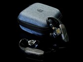 IFi Go Pod Air łączy się z IEM za pomocą 2-pinowego złącza lub złącza MMCX. (Źródło obrazu: iFi Audio)