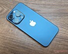 Linia iPhone'ów 16 Pro będzie podobno wyposażona w większe wyświetlacze, cieńsze ramki i ulepszone ultraszerokokątne kamery. (Źródło obrazu: Notebookcheck)