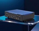 Nowy wytrzymały, bezwentylatorowy mini PC od Aaeon posiada imponujące pięć portów sieciowych RJ45. (Źródło zdjęcia: Aaeon, edytowane)