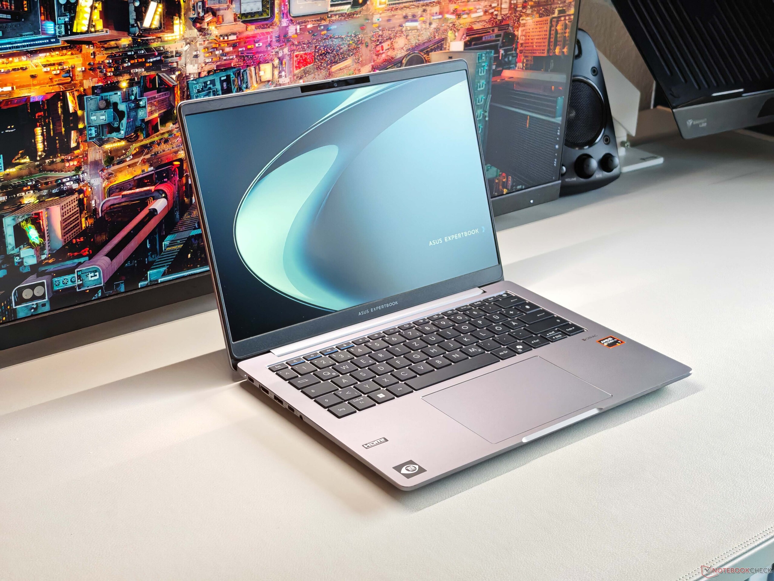Asus ExpertBook PM3 w recenzji