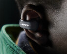 Słuchawki Ultra Open Earbuds mają "wspólne logo" Bose i Kith. (Źródło zdjęcia: Kith)