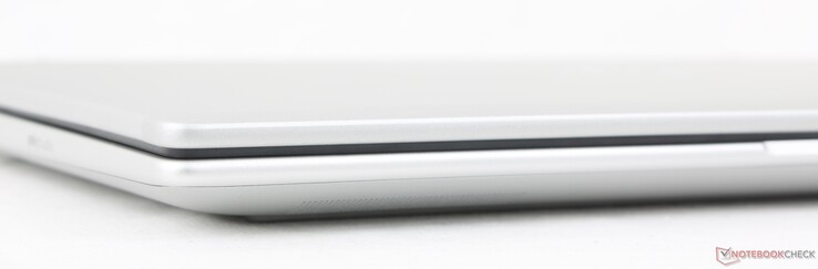 Przód: Brak portów