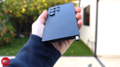 Test S25 Ultra po upadku. (Źródło obrazu: PBKReviews via YouTube)