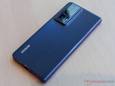 Honor sprzedaje Magic V2 w kolorach Phantom Purple i Midnight Black. (Źródło zdjęcia: Notebookcheck)
