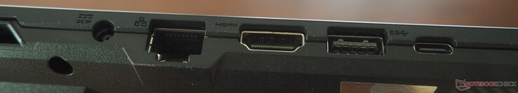 Lewa strona: Zasilanie, RJ45-LAN, HDMI 2.1, USB-A 3.2 Gen1, USB-C 3.2 Gen1 (w tym DP 1.4 i PD 3.0)