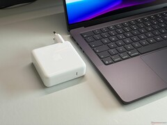 zasilacz 96 W w Apple MacBook Pro 14