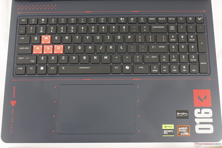 Oświetlenie RGB jest ograniczone do trzech stref, a nie do podświetlenia RGB dla poszczególnych klawiszy