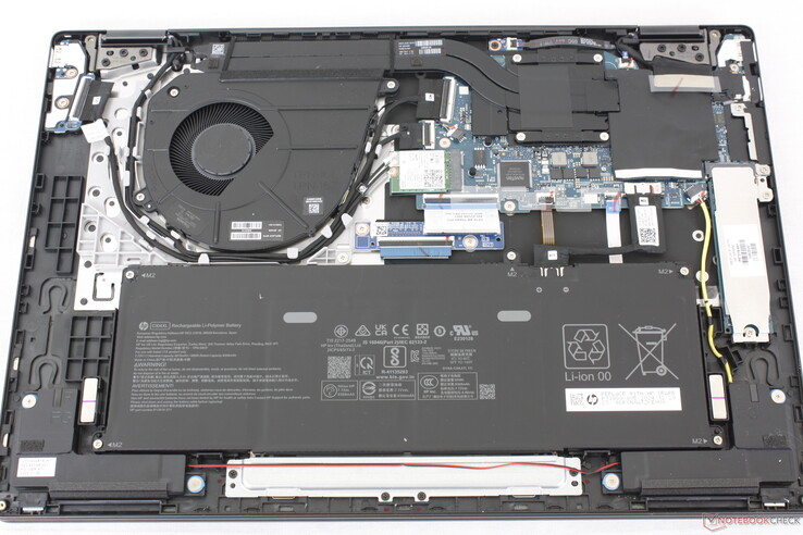 Wewnętrzne elementy OmnoBook X Flip 16. Nie ma miejsca na drugi dysk SSD