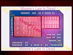12-rdzeniowy układ Zen 6 CCD, w prawym górnym rogu obok dużego IOD, mierzy podobno około 75 mm2. (Źródło zdjęcia: Moore&#039;s Law Is Dead)
