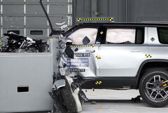 SUV Rivian R1S uzyskał wysokie wyniki w testach zderzeniowych IIHS. (Źródło obrazu: IIHS)