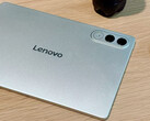 Potwierdzono, że Xiaoxin Tablet GT Pro jest wyposażony w baterię o pojemności 8 860 mAh. Na zdjęciu: tył tabletu. (Źródło zdjęcia: Lenovo)