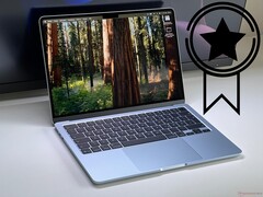Apple MacBook Air 13 M5 jest obecnie najlepiej sprzedającym się laptopem na Amazon.