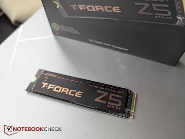 T-Force z dołączoną naklejką grafenową