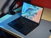 Recenzja laptopa Lenovo ThinkPad X13 Yoga G4: Konwertowalny z długim czasem pracy na baterii i słabą wydajnością
