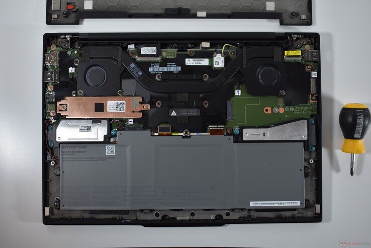 Lenovo ThinkPad X1 Carbon Gen 13: Wersja magnezowa bez anten 5G/WWAN.