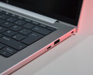 Prawa strona HP EliteBook 8 G1a 14 (źródło obrazu: Benjamin Herzig)