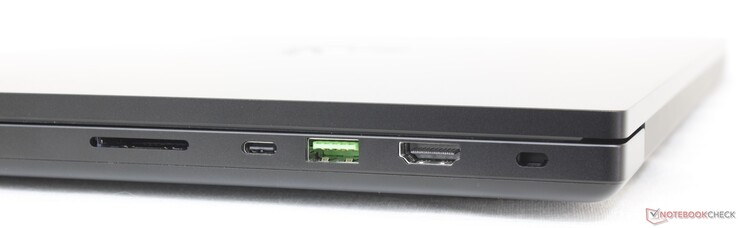 Po prawej stronie: Czytnik kart SD, USB-C 3.2 Gen. 2 w/ Thunderbolt 4 + Power Delivery + DisplayPort 1.4, USB-A 3.2 Gen. 2, HDMI 2.1, blokada Kensington