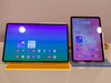 Galaxy Tab S11 Ultra obok Tab S11 (źródło obrazu: Daniel Schmidt)