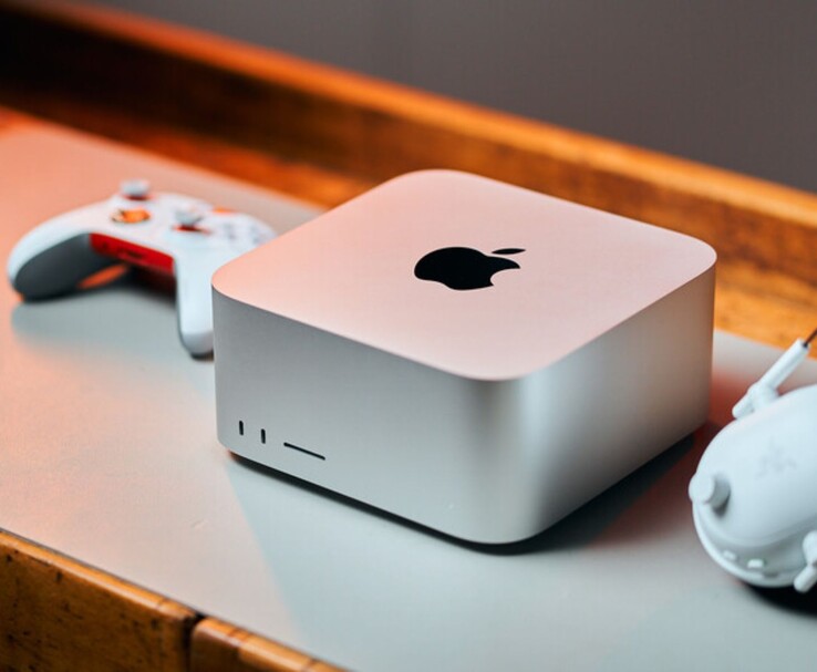 Apple Pulpit Mac Studio umieszczony na biurku (źródło obrazu: Notebookcheck)