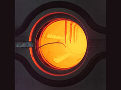 Odrobina światła słonecznego powinna wystarczyć do wygenerowania temperatury podobnej do tej w wielkim piecu. (Zdjęcie: Cell Press/Device)