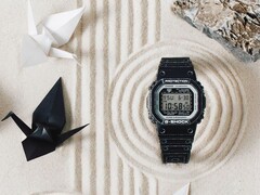 Casio G-Shock DW-5600RGM-1 to jeden z dwóch zegarków z motywem origami