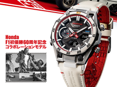 Casio Edifice x Honda ECB-2300HR-1AJR, na zdjęciu obok naklejki Honda F1 na białym tle. (Źródło zdjęcia: Casio Japan - edytowane)
