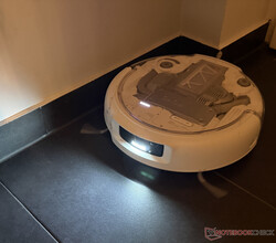 Romo P oświetla sobie drogę w ciemności