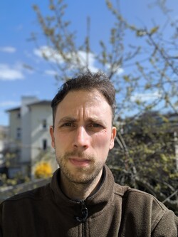 Selfie z przednią kamerą 20 MP