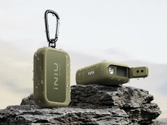 Powerbank INIU Outdoor Rugged 10000 ma wbudowaną latarkę ze światłem białym/czerwonym, gniazdo statywowe i klips.