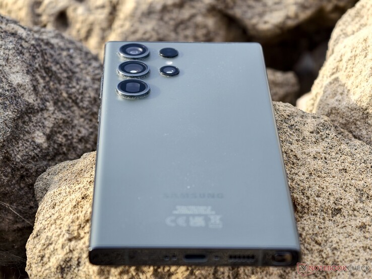Trochę przestarzały: Galaxy S23 Ultra był ostatnim flagowcem Samsunga z prawdziwym 10-krotnym teleobiektywem.