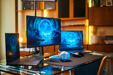 Niedrogi dodatek: Model Alienware AW2726DM zapewnia wyrazisty kontrast technologii QD-OLED oraz częstotliwość odświeżania 240 Hz w znacznie niższej cenie, stanowiąc solidne uzupełnienie w postaci zewnętrznego monitora dla laptopów do gier.