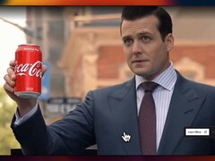 Gabriel Macht jako Harvey Specter trzymający puszkę Coca-Coli w scenie wykorzystanej do zademonstrowania lokowania produktu generowanego przez sztuczną inteligencję Halftime (źródło zdjęcia: @xai via X, dawniej Twitter)
