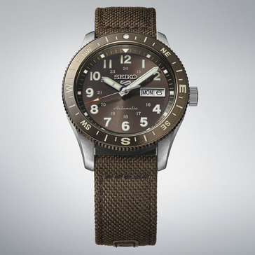Automatyczny zegarek Seiko 5 Sports HDB009 z brązową tarczą, kompasem i brązowym nylonowym paskiem.