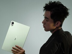 Tegoroczna wersja Huawei MatePad 12 X jest wiernym odwzorowaniem swojego poprzednika. (Źródło obrazu: Huawei)