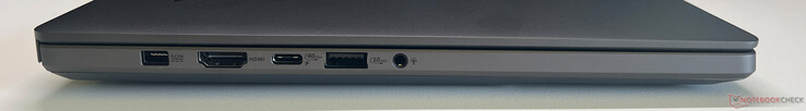 Po lewej: zasilacz, HDMI 2.1 FRL, USB-C 4.0 (40 GBit/s, DisplayPort ALT Mode 2.1, Power Delivery 3.0), USB-A 3.2 Gen 2 (10 GBit/s), 3,5-mm audio