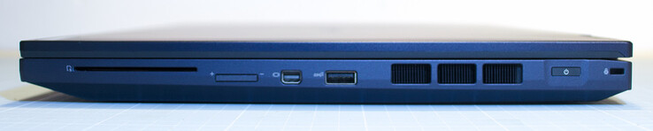 Czytnik Smartcard; DisplayPort; USB Type-A 3.1 Gen 2; gniazdo bezpieczeństwa Kensington