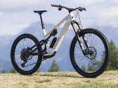 Canyon Spectral:ON CF 9 jest dość lekki i zapewnia dużą siłę napędową