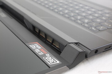 Jeden z niewielu laptopów do gier, w którym pokrywa może się otworzyć o pełne 180 stopni