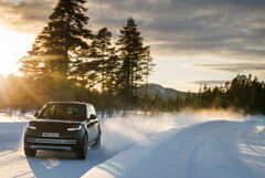 Nowy Range Rover Electric przechodzi zimowe testy w temperaturze -4°C w Szwecji. (Źródło zdjęcia: Land Rover)