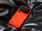 Globalny Xiaomi 18 Pro (Max) nie będzie dostępny w Europie w przezroczystej czerwonej wersji, można jednak spodziewać się innego wariantu czerwieni.