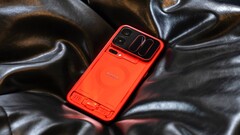 Globalny Xiaomi 18 Pro (Max) nie będzie dostępny w Europie w przezroczystej czerwonej wersji, można jednak spodziewać się innego wariantu czerwieni.