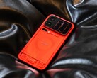 Globalny Xiaomi 18 Pro (Max) nie będzie dostępny w Europie w przezroczystej czerwonej wersji, można jednak spodziewać się innego wariantu czerwieni.