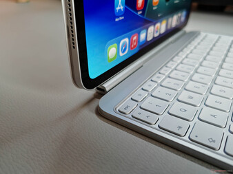 Port USB na klawiaturze Magic Keyboard