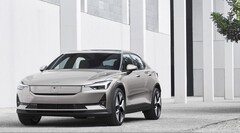 Polestar 2 to sedan typu fastback, który kładzie nacisk na ekscytujące wrażenia z jazdy. (Źródło zdjęcia: Polestar)