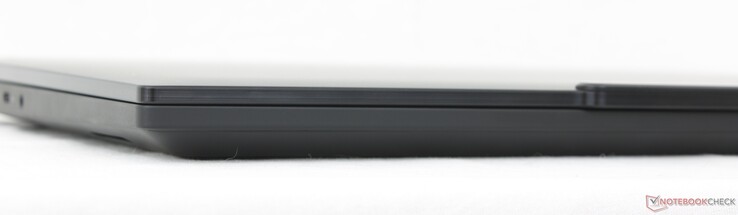 Przód: Brak portów