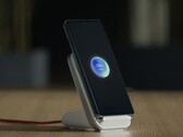 OnePlus 12 prezentuje ultraszybkie ładowanie AirVOOC. (Źródło: OnePlus)