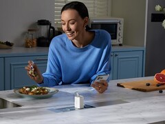 Ładowarka Anker Nano (35 W, wbudowany zwijany kabel USB-C) (na zdjęciu) jest teraz dostępna w kolorze białym (na zdjęciu). (Źródło zdjęcia: Anker)