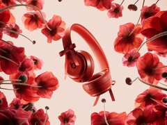 Specjalna edycja słuchawek Beats Solo 4 Jennie jest dostępna w żywej kolorystyce Ruby Red. (Źródło zdjęcia: Beats by Dre)