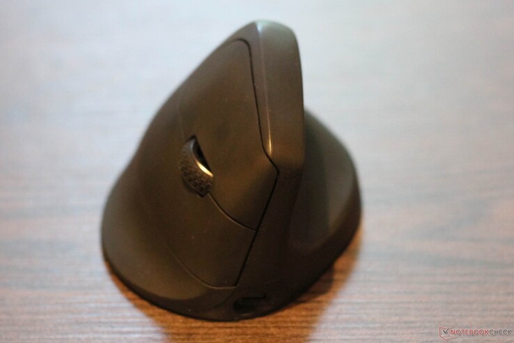 Keychron M5 jest ergonomiczny