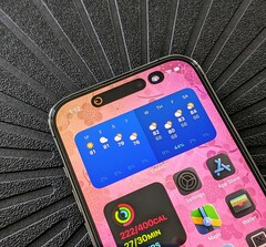 Face ID pod wyświetlaczem potencjalnie sprawia, że stałe wycięcie Dynamic Island staje się zbędne. (Źródło zdjęcia: Christine Tomero-Chan/Digital Trends)